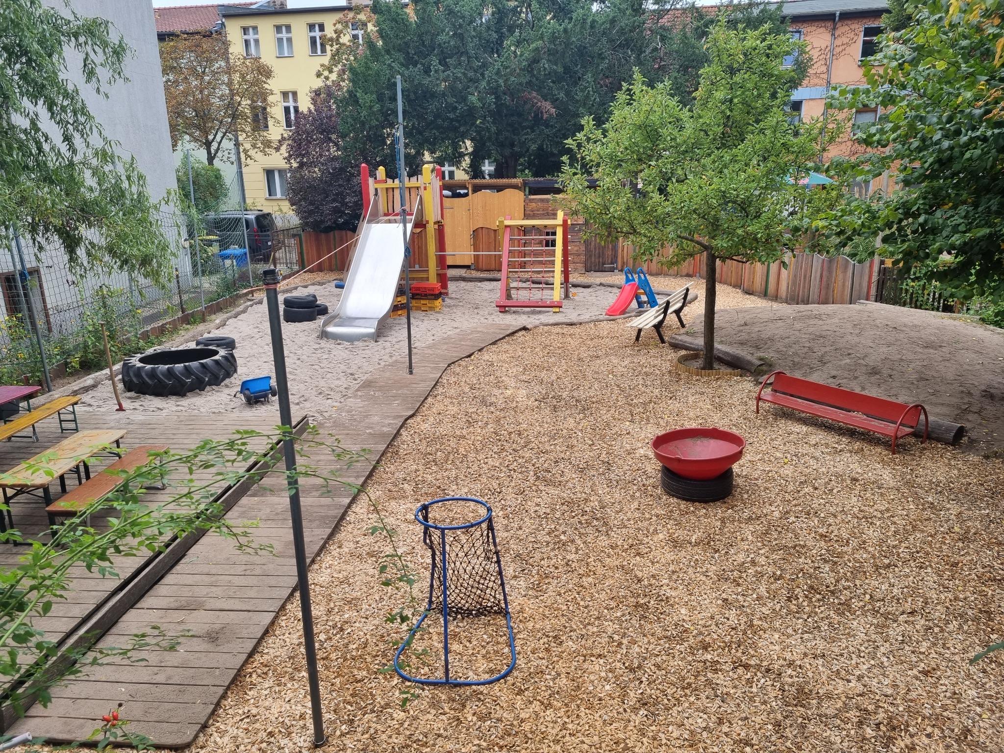 Rubergarten
                          im neuen Kleid - danke an alle fleiigen
                          Rubergehilfen